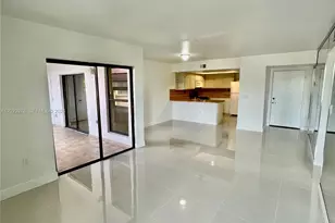 10893 NW 7th St, Miami, FL 33172 - Photo 9