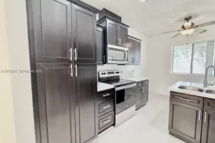16320 Malibu Dr, Weston, FL 33326 - Photo 5