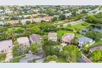 690 NW 159th Ln, Pembroke Pines, FL 33028 - Photo 39