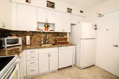 5151 Collins Ave #827, Miami Beach, FL 33140 - Photo 9