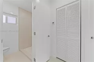 13185 Emerald Dr, North Miami, FL 33181 - Photo 9