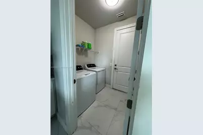 113 NW 38th Pl, Cape Coral, FL 33993 - Photo 5
