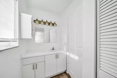 2011 Bay Dr #8, Miami Beach, FL 33141 - Photo 11