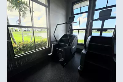 9261 W 33rd Way, Hialeah, FL 33018 - Photo 23