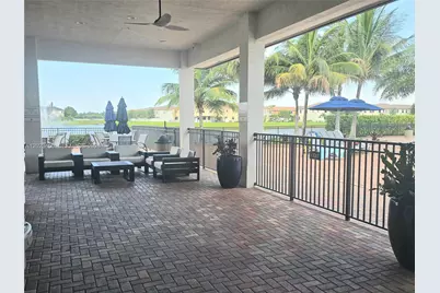 9261 W 33rd Way, Hialeah, FL 33018 - Photo 13