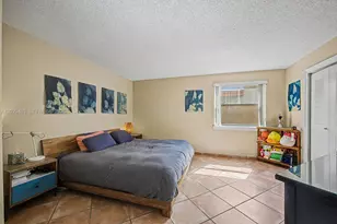 10233 NW 9th St Cir, Miami, FL 33172 - Photo 9