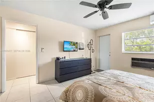 160 NE 8th Ave, Hallandale Beach, FL 33009 - Photo 11