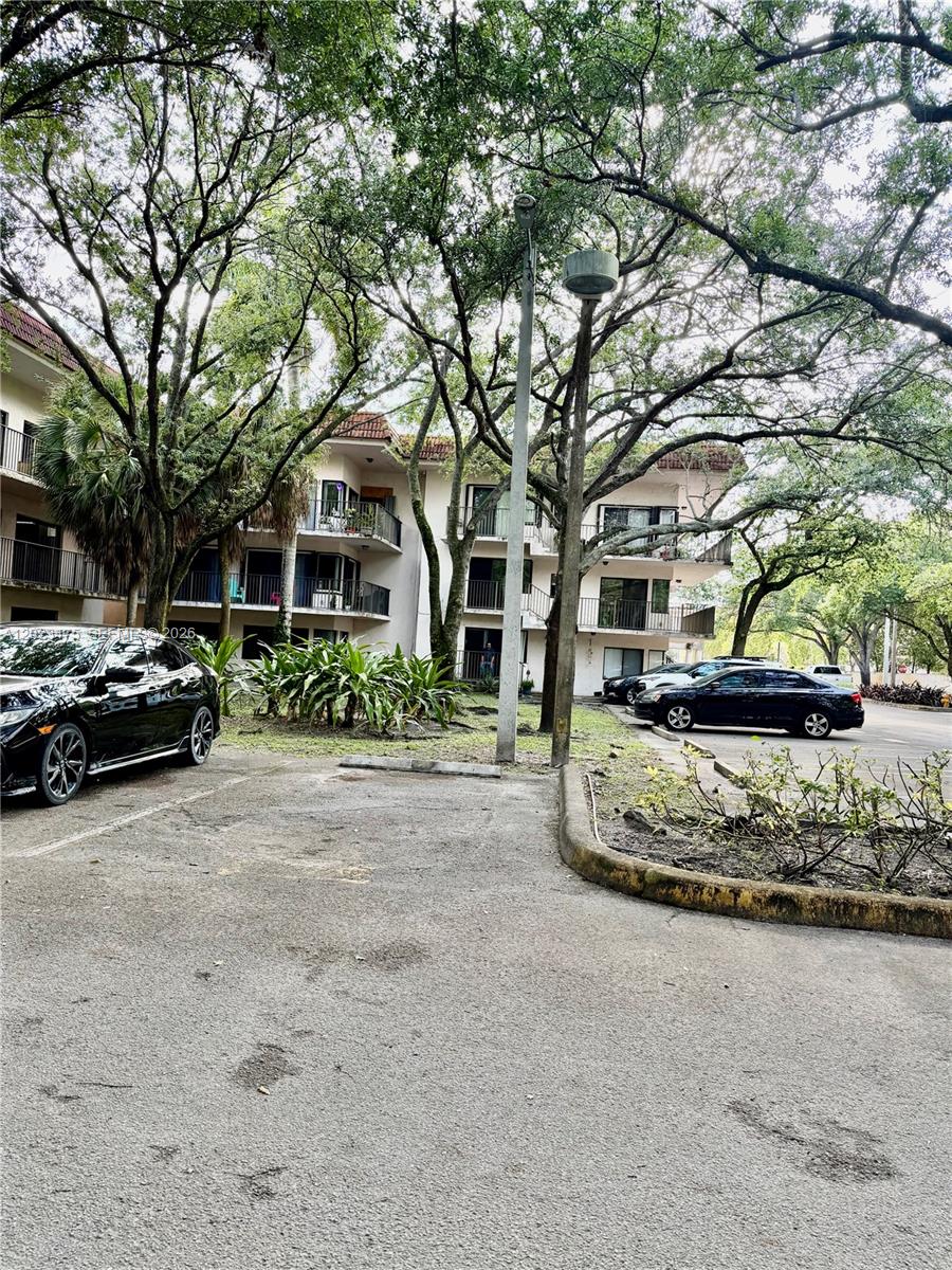 4725 SW 62nd Ave #104 - 4725 SW 62nd Ave #104, Davie, FL 33314 Luxury Property | Jose Angel Pina