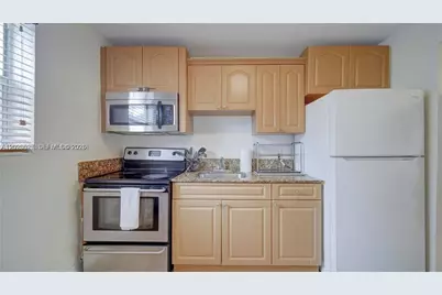 427 SW 6th St #2, Miami, FL 33130 - Photo 3