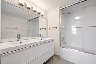 2642 Collins Ave, Miami Beach, FL 33140 - Photo 17