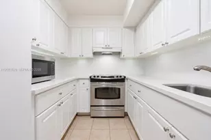 2642 Collins Ave, Miami Beach, FL 33140 - Photo 11
