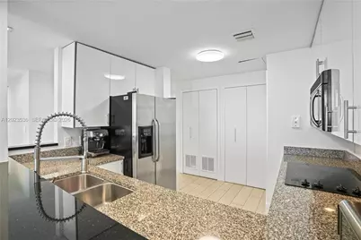 2101 Brickell Ave #3105, Miami, FL 33129 - Photo 7