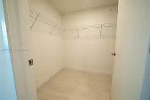 77 SE 5th St, Miami, FL 33131 - Photo 13
