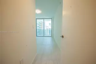 77 SE 5th St, Miami, FL 33131 - Photo 9