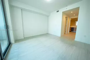 77 SE 5th St, Miami, FL 33131 - Photo 15