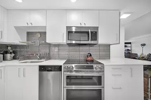 2401 Collins Ave, Miami Beach, FL 33140 - Photo 13