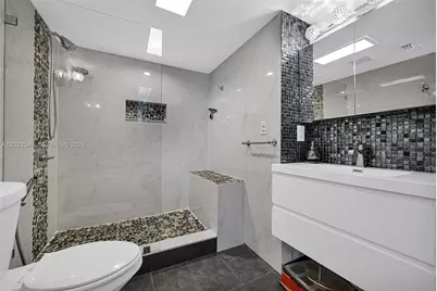 2401 Collins Ave #504, Miami Beach, FL 33140 - Photo 19