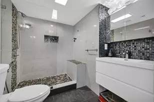 2401 Collins Ave, Miami Beach, FL 33140 - Photo 19