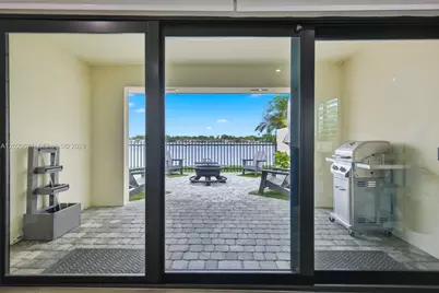 19009 NW 64th Ct, Hialeah, FL 33015 - Photo 13