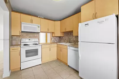110 Lake Meryl Dr #216, West Palm Beach, FL 33411 - Photo 9