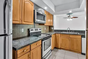 18850 NW 57th Ave, Hialeah, FL 33015 - Photo 11