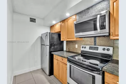 18850 NW 57th Ave #208, Hialeah, FL 33015 - Photo 9