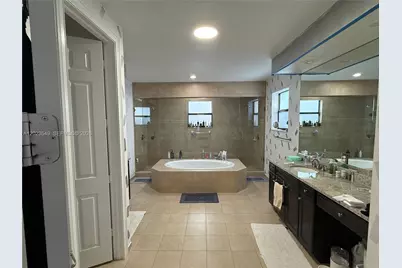 9907 NW 87th Ter, Doral, FL 33178 - Photo 17