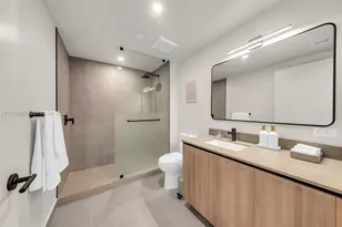 121 NE 5th St, Miami, FL 33132 - Photo 15