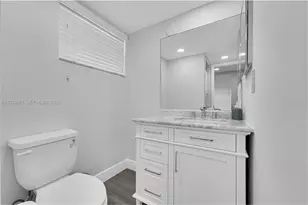 8405 NW 61st St, Tamarac, FL 33321 - Photo 9