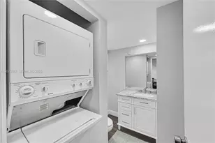 8405 NW 61st St, Tamarac, FL 33321 - Photo 11