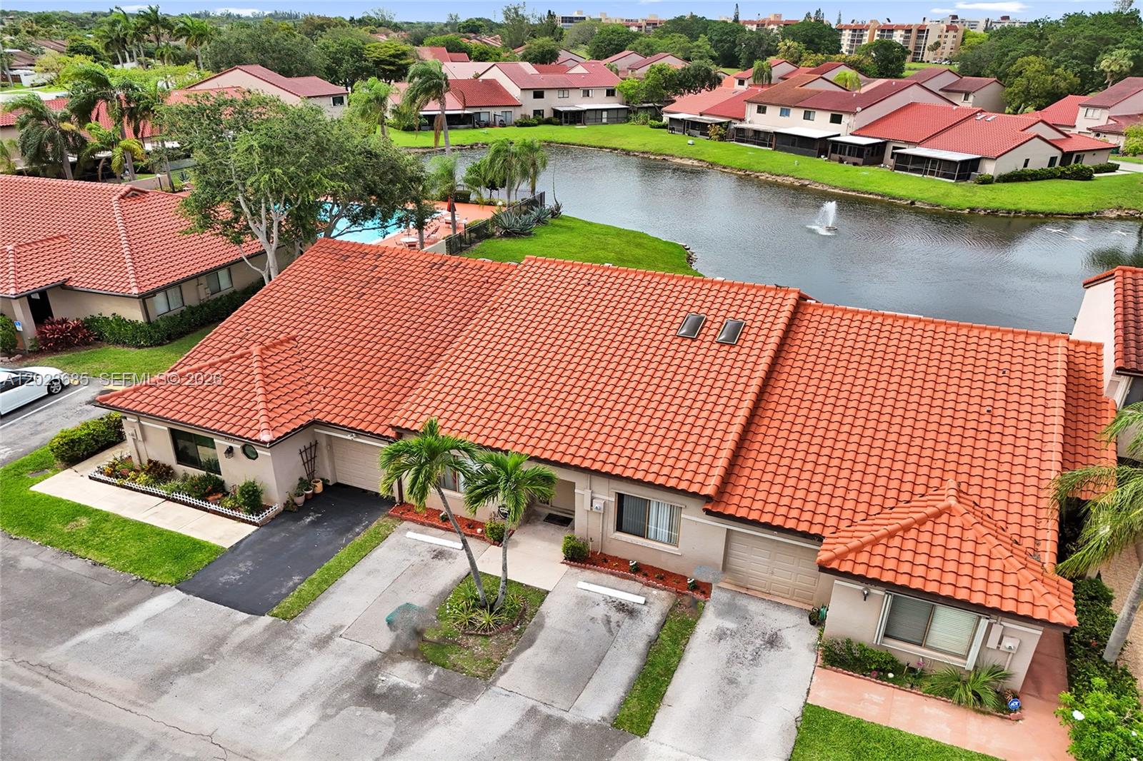 3273 W Inverrary Blvd W main architectural view