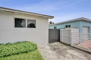 877 W 33rd St, Hialeah, FL 33012 - Photo 35