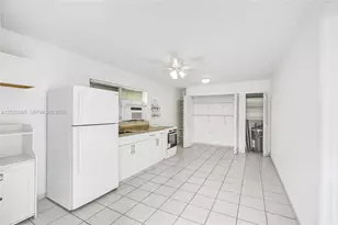 877 W 33rd St, Hialeah, FL 33012 - Photo 19