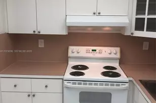9150 Fontainebleau Blvd, Miami, FL 33172 - Photo 11