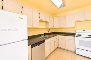 10370 SW 220th St, Cutler Bay, FL 33190 - Photo 11
