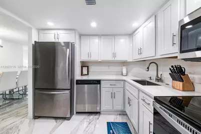 320 Seaview Court #2-1207, Other City - In The State Of Florida, FL 34145 - Photo 19