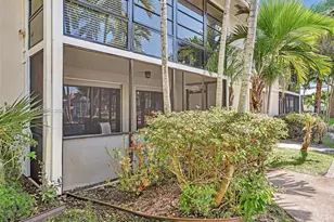 831 NE 199th St, Miami, FL 33179 - Photo 27