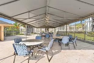 831 NE 199th St, Miami, FL 33179 - Photo 31