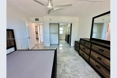 1155 Brickell Bay Dr #905, Miami, FL 33131 - Photo 13