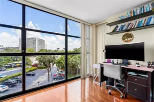 600 SW Parkview Dr, Hallandale Beach, FL 33009 - Photo 9