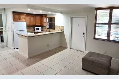 2400 NE 10th St #104, Pompano Beach, FL 33062 - Photo 3
