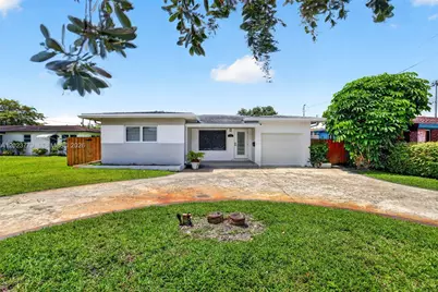 709 NW 9th Ct, Hallandale Beach, FL 33009 - Photo 9