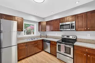 709 NW 9th Ct, Hallandale Beach, FL 33009 - Photo 19