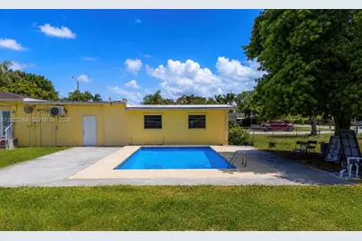 329 NW 13th St, Homestead, FL 33030 - Photo 3