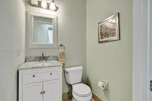 700 NW 158th Ln, Pembroke Pines, FL 33028 - Photo 17
