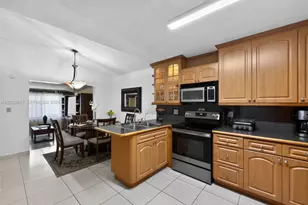 2462 W 65th St, Hialeah, FL 33016 - Photo 13