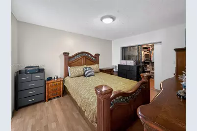 2462 W 65th St, Hialeah, FL 33016 - Photo 17