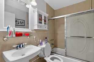 2462 W 65th St, Hialeah, FL 33016 - Photo 31