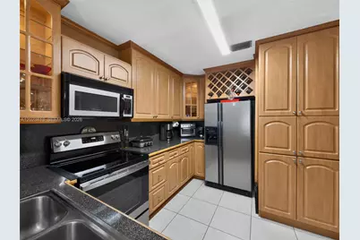 2462 W 65th St, Hialeah, FL 33016 - Photo 11