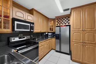 2462 W 65th St, Hialeah, FL 33016 - Photo 11